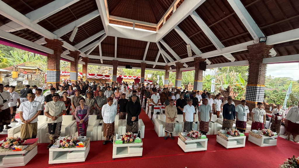 Perbekel Darmasaba Hadiri Launching Pengembangan Program Subsidi Kredit Sidi Kumbara